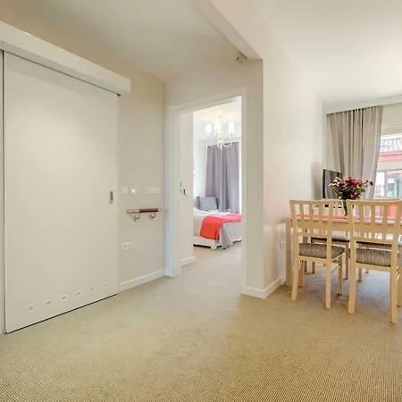 Przestronne 70m2 Na Obrzezach Warszawy - Senior Apartment